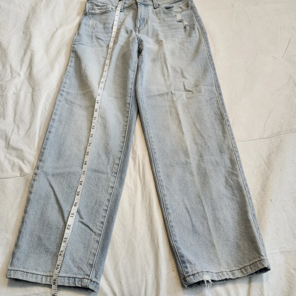 SO Women's Light Wash Ankle Jeans